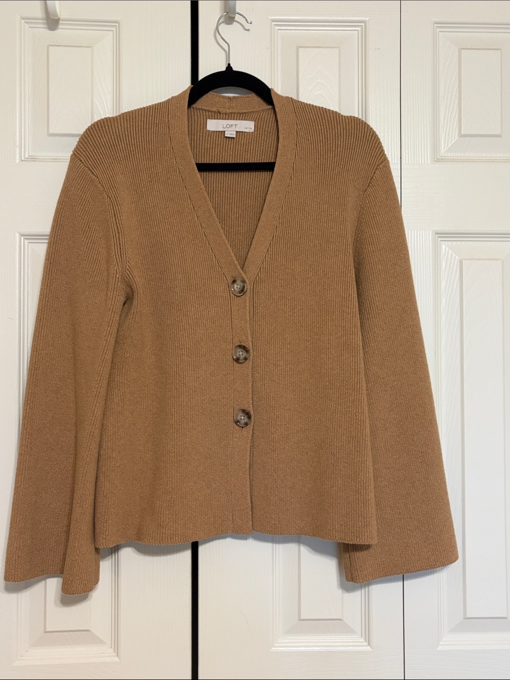NWOT - LOFT Camel Button-Front Ribbed V-Neck Sweater - Size Petite Large